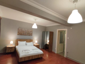 MARVELOUS 4 BEDROOM APARTMENT / PERFECT LOCATION